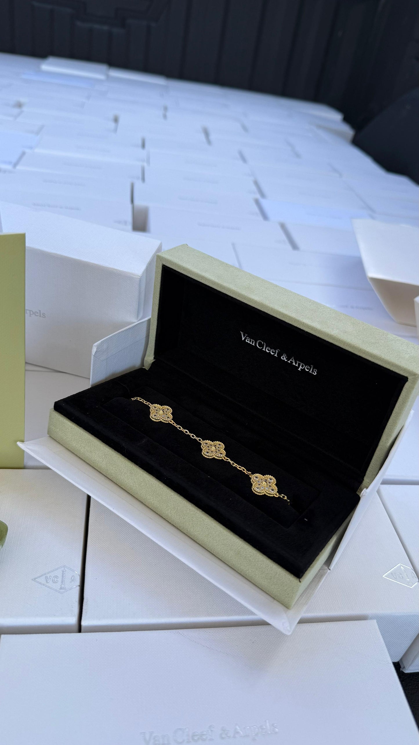 Pulsos estilo Van Cleef & Arpels