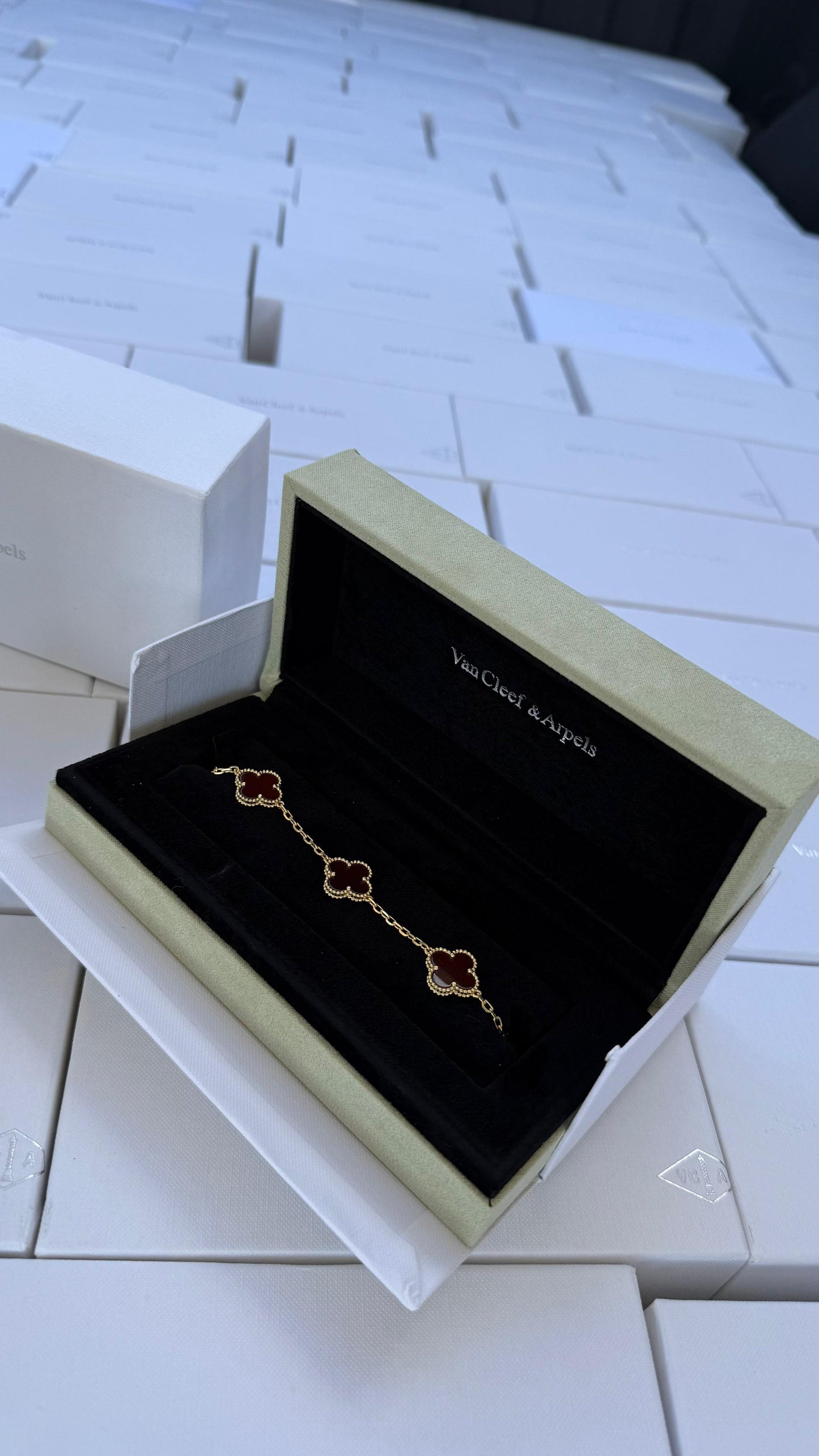 Pulsos estilo Van Cleef & Arpels