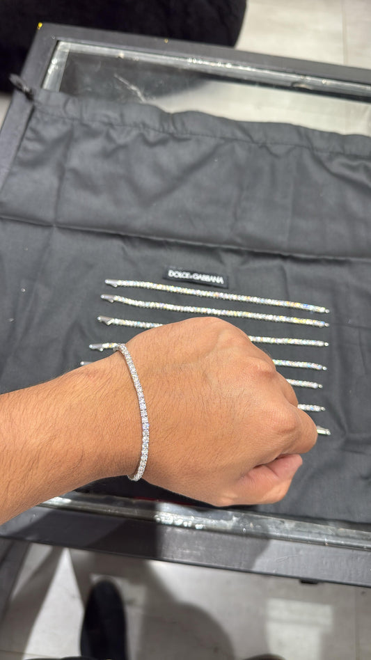 Pulsos con moissanita montadas en plata y baño en oro 18k