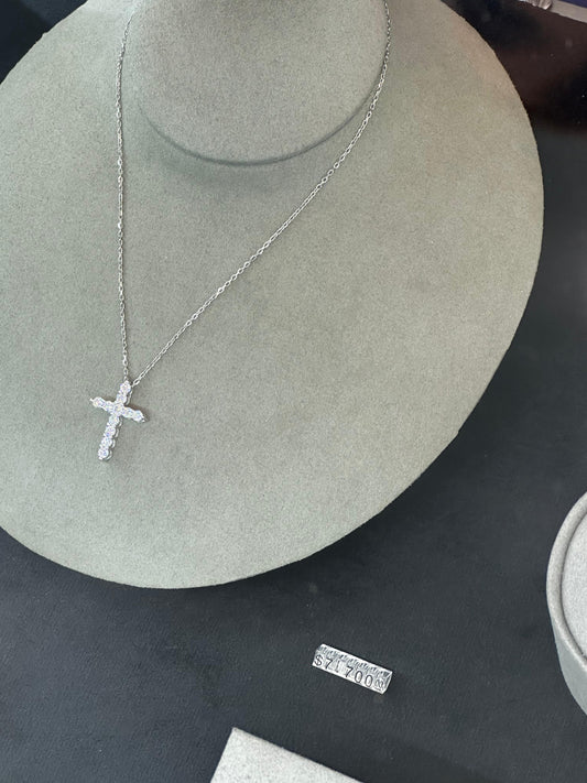 Collar Cruz con Diamante Moissanita